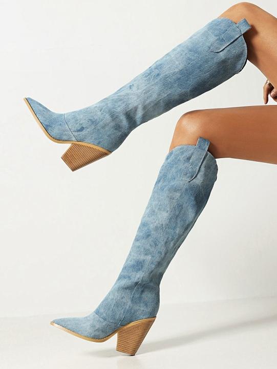 Knæhøje støvler i denim med spids snude og superhøj hæl