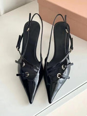 High-heeled Mary Jane shoes without straps