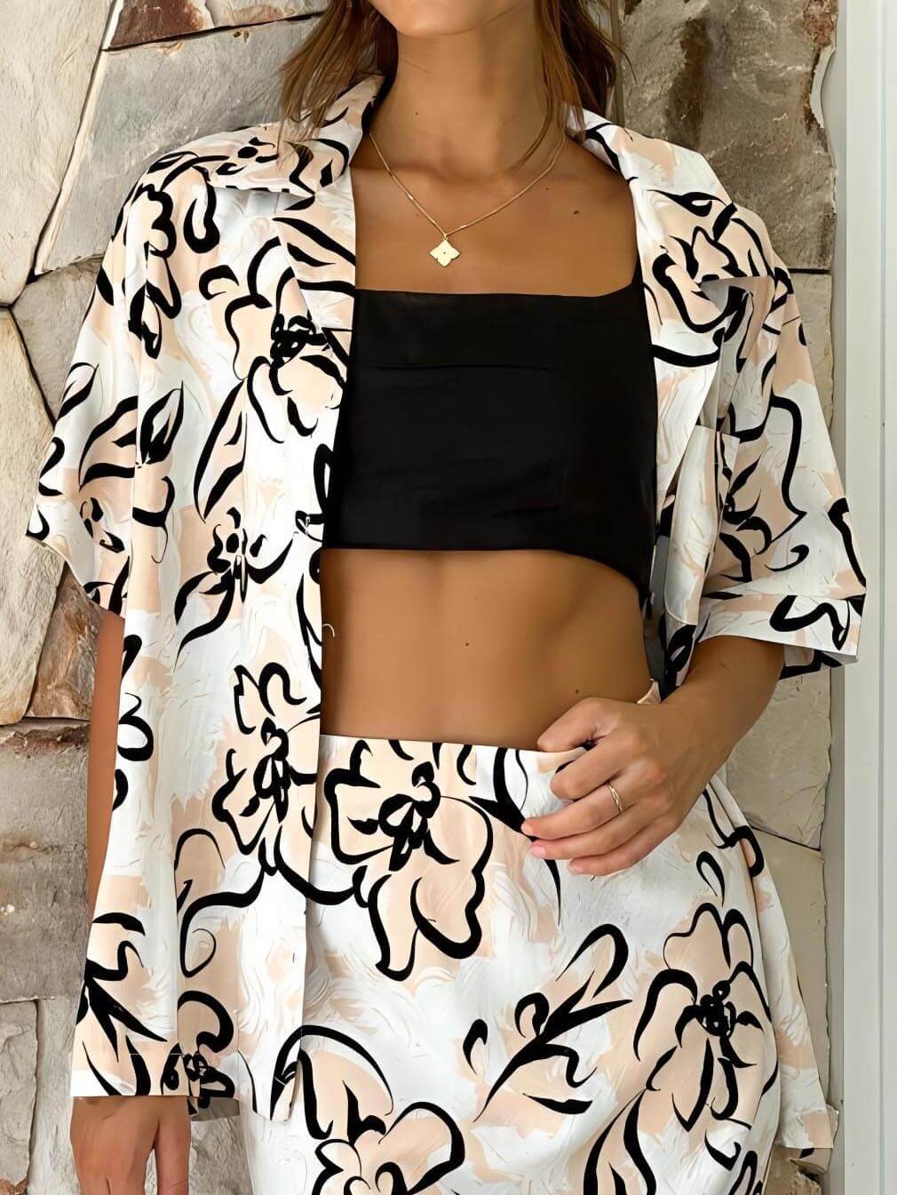 Loose shirt with botanical floral print