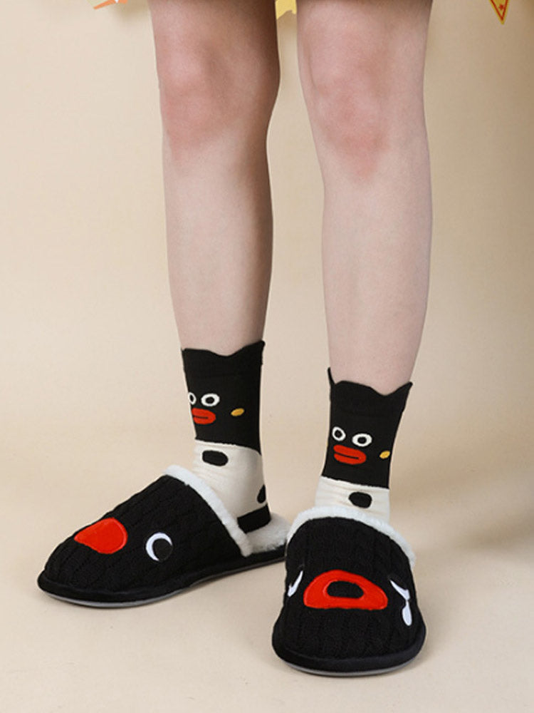 Calzini con pois e pinguino da cartone animato carino