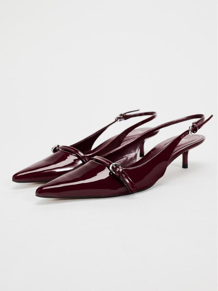 High heel slingback with buckle and pointed toe