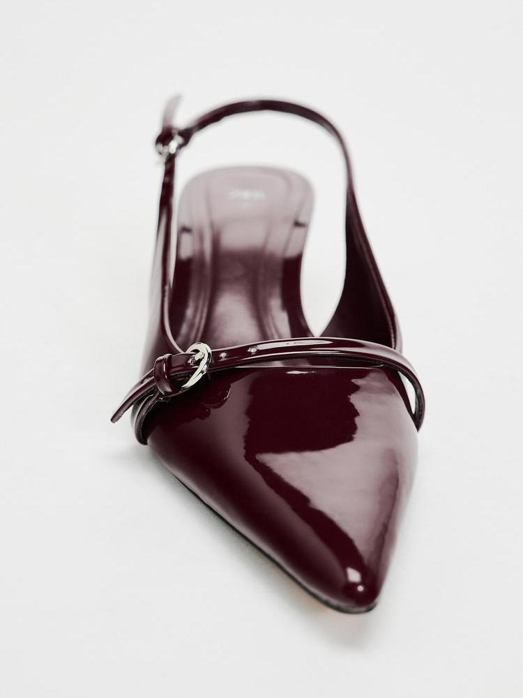 High heel slingback with buckle and pointed toe