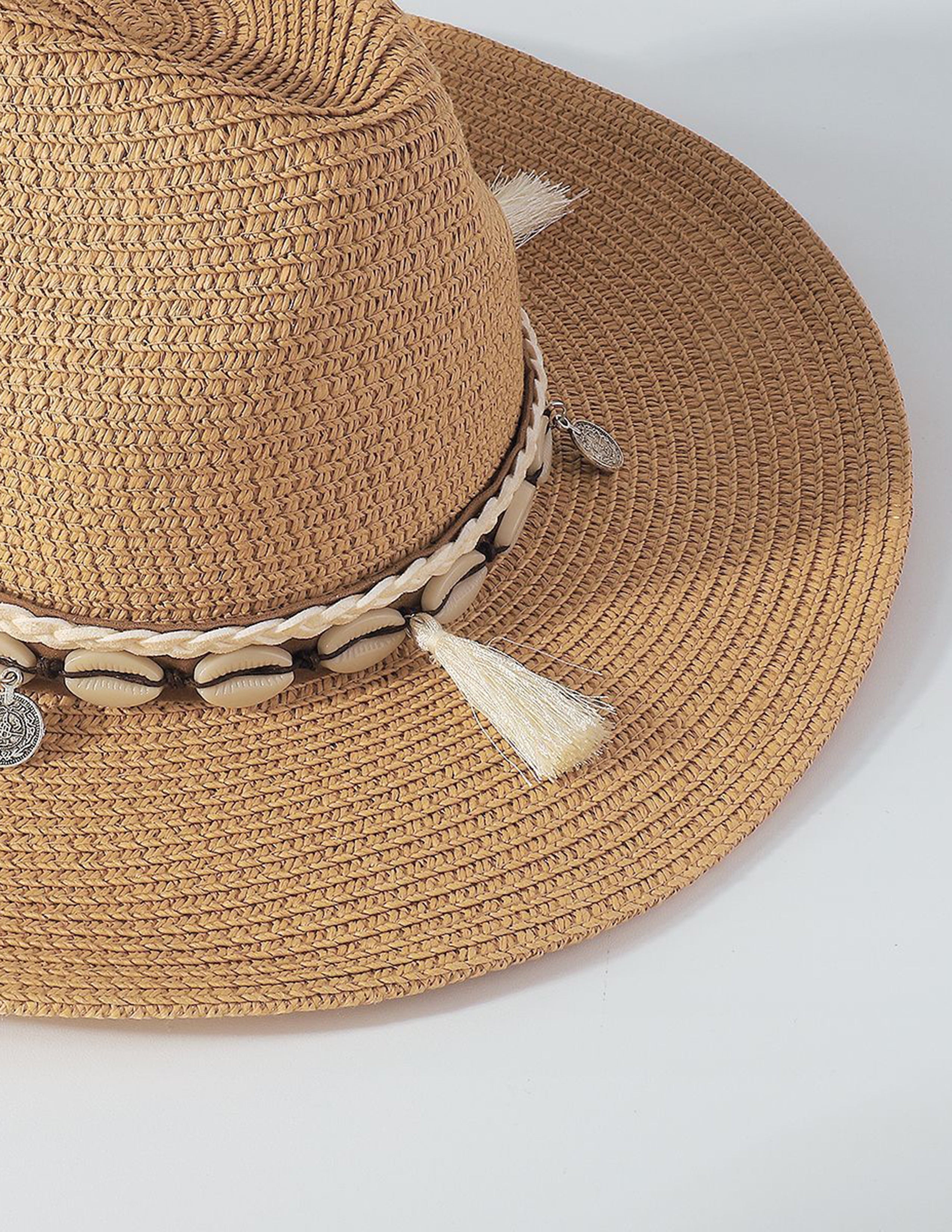 Straw hat with shell tassels