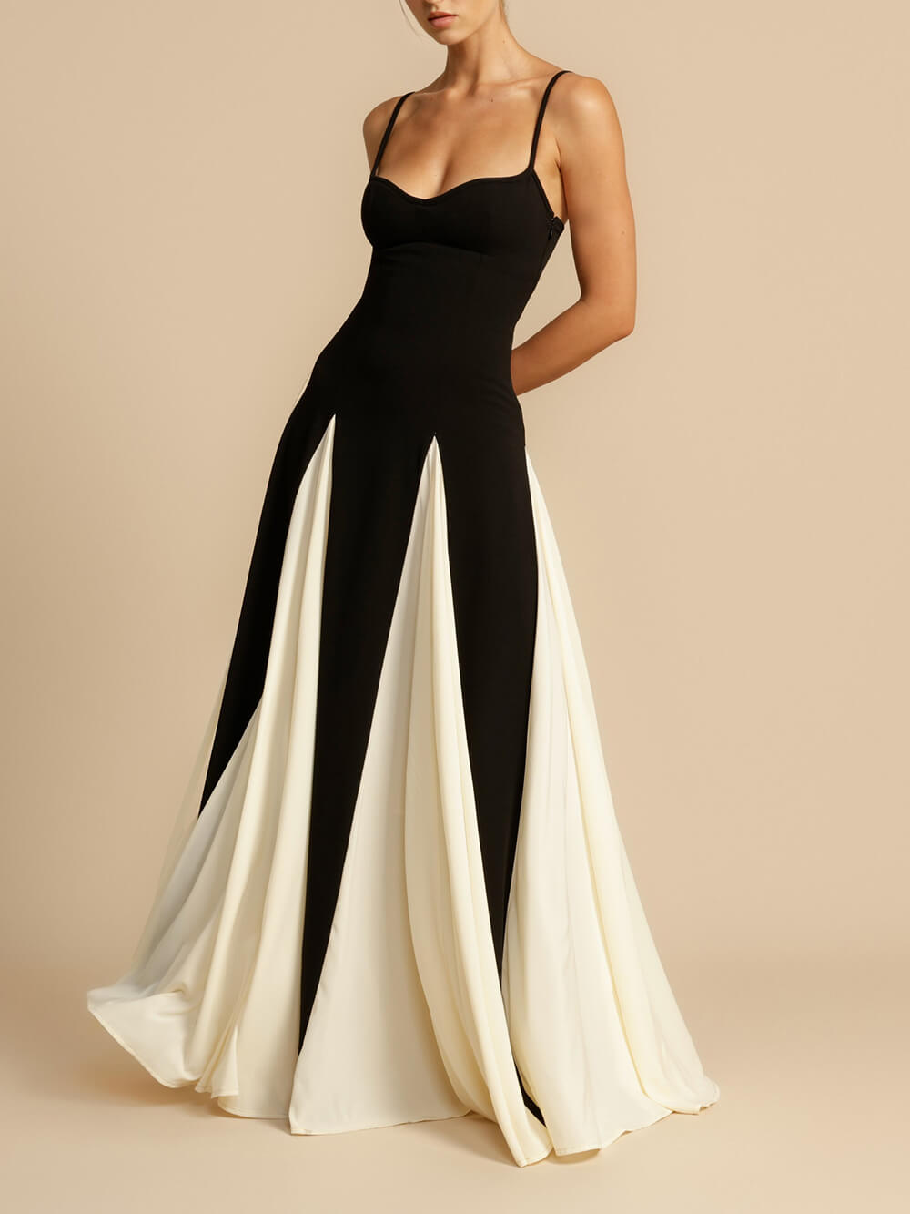 Vestito Maxi Elegance con pannelli in tulle linea A
