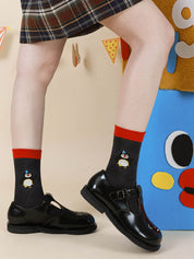 Calzini con pois e pinguino da cartone animato carino