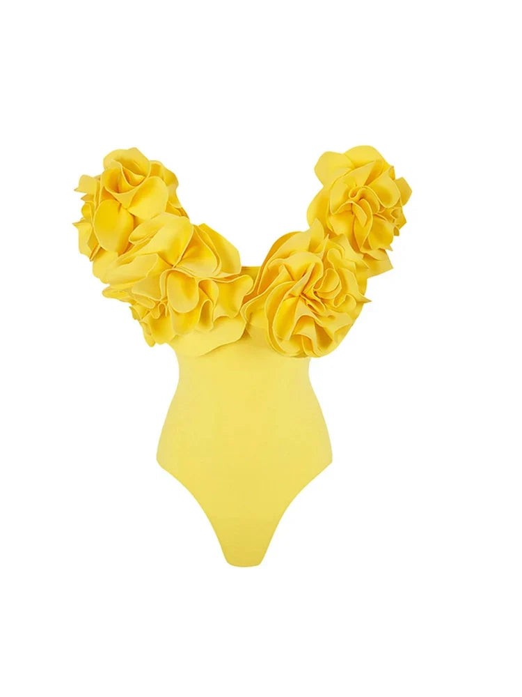 Traje de baño de una pieza sin tirantes con flores 3D y color sólido