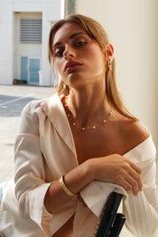 14K vergoldet trifft auf das Moi-Armband aus Messing