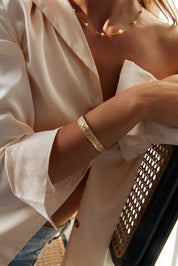 14K vergoldet trifft auf das Moi-Armband aus Messing