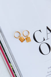Pendientes de corazón carmesí bañados en oro de 18K