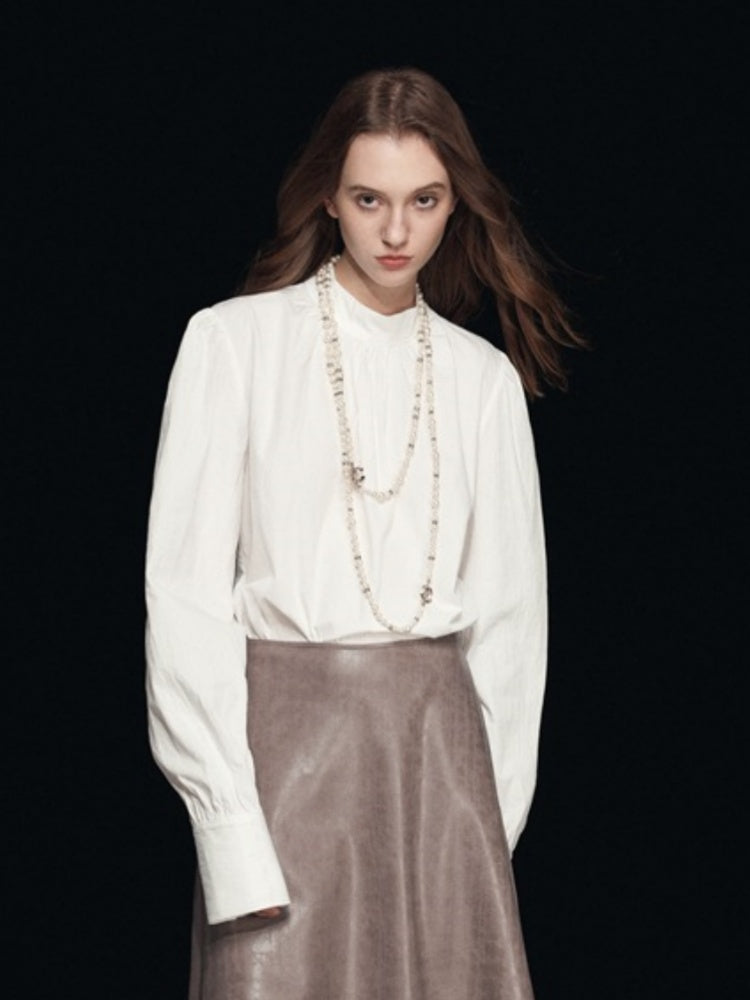 Blusa con maniche a sbuffo e collo finto