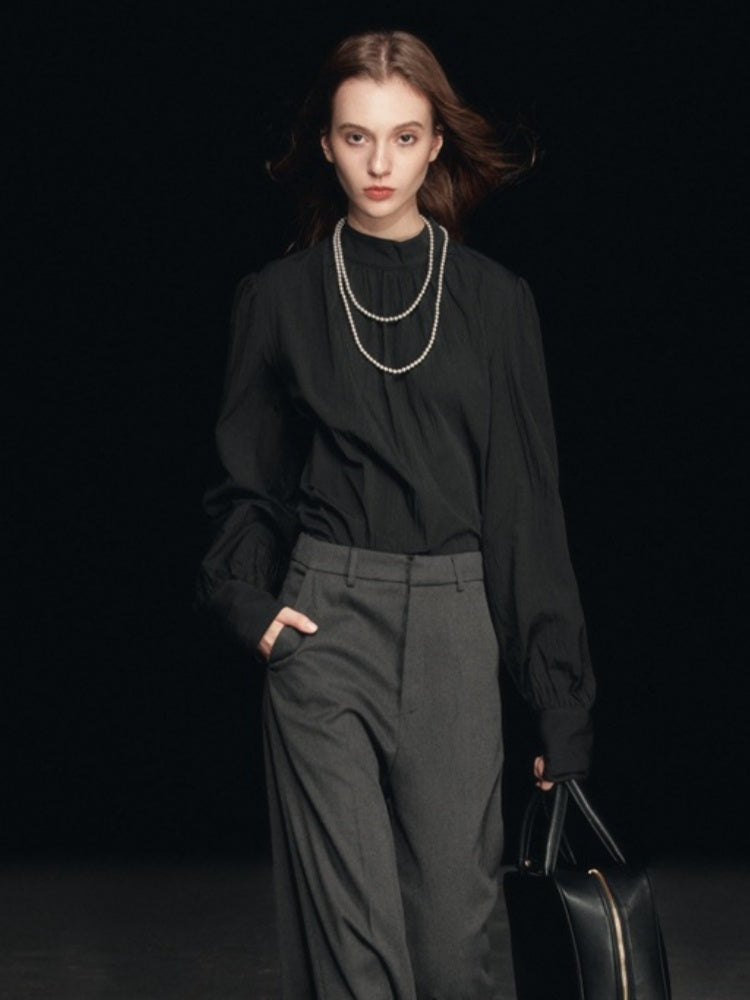 Blusa con maniche a sbuffo e collo finto