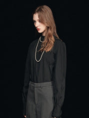Blusa con maniche a sbuffo e collo finto